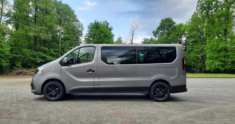 Renault Trafic cena 82900 przebieg: 184400, rok produkcji 2017 z Biała małe 704